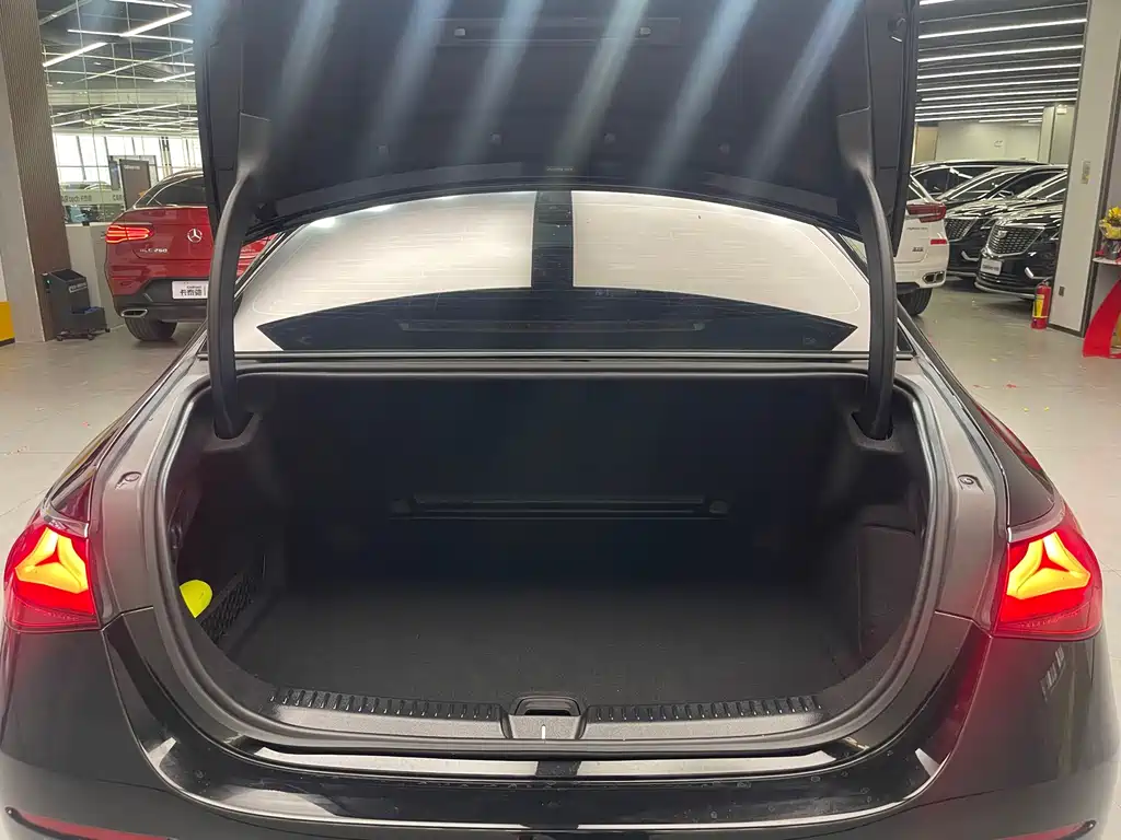 Mercedes-Benz E-Class — миниатюра 19