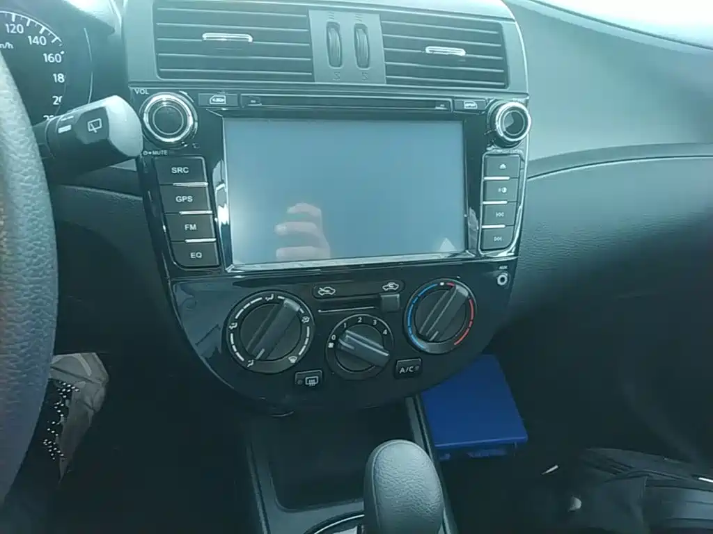 Nissan Tiida — миниатюра 9