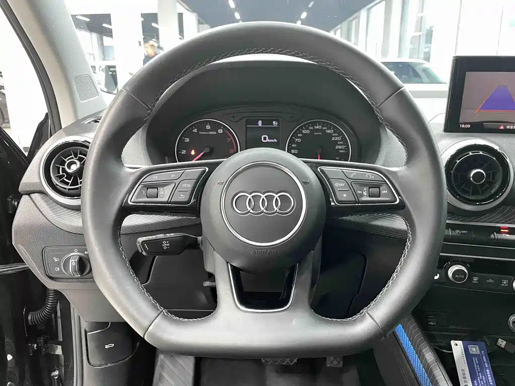 Audi Q2L 2022 35 TFSI Fashion
