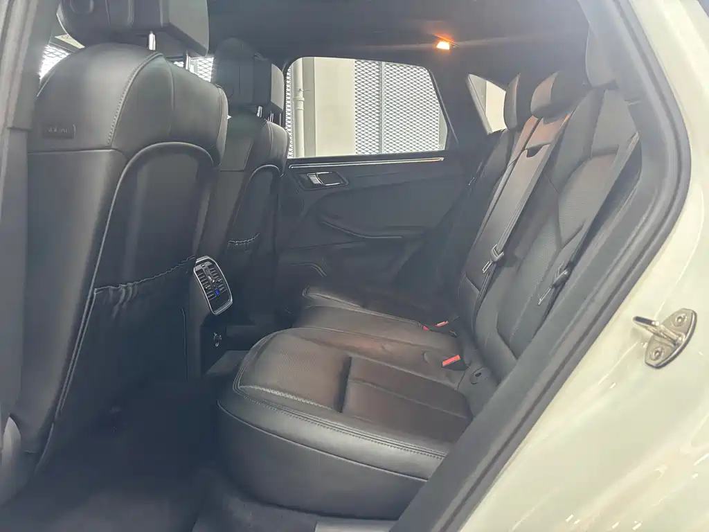 Porsche Macan — миниатюра 6