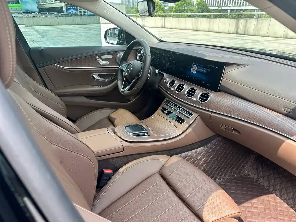 Mercedes-Benz E-Class — миниатюра 7