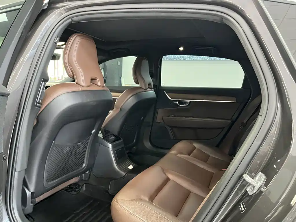 Volvo S90 PHEV — миниатюра 11