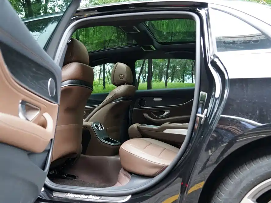 Mercedes-Benz E-Class — миниатюра 5