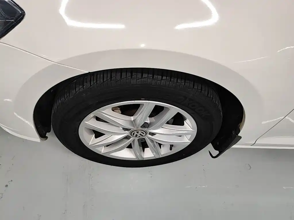 Volkswagen Golf — миниатюра 23