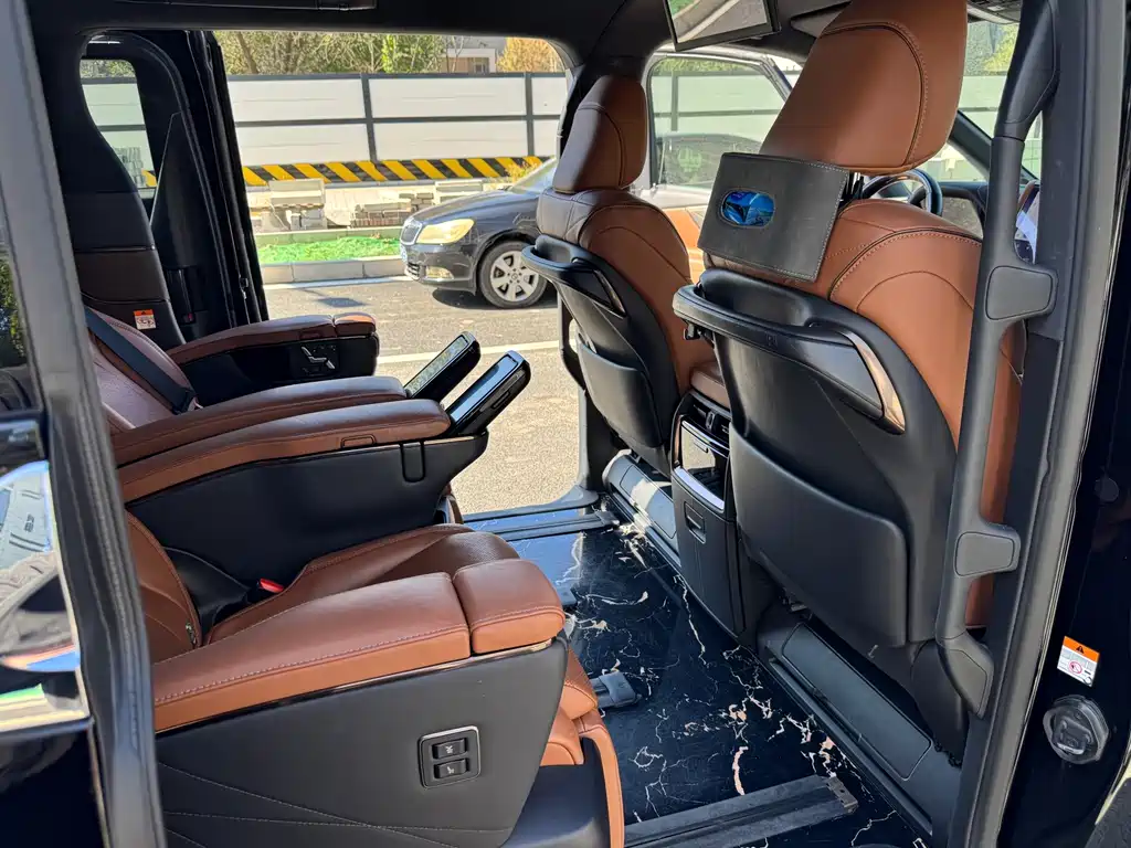 Toyota Alphard — миниатюра 15