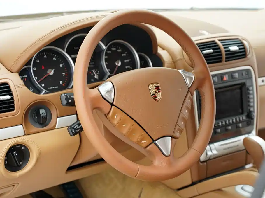 Porsche Cayenne — миниатюра 9