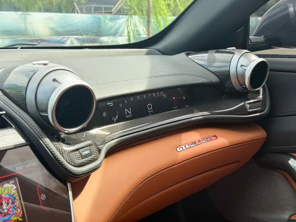 Ferrari GTC4Lusso — миниатюра 15