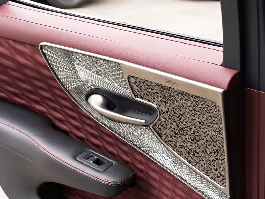 Lexus LS — миниатюра 18