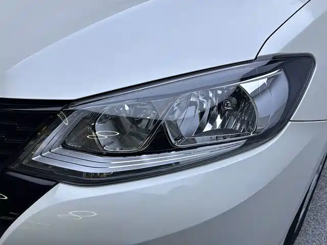 Nissan Tiida — миниатюра 16