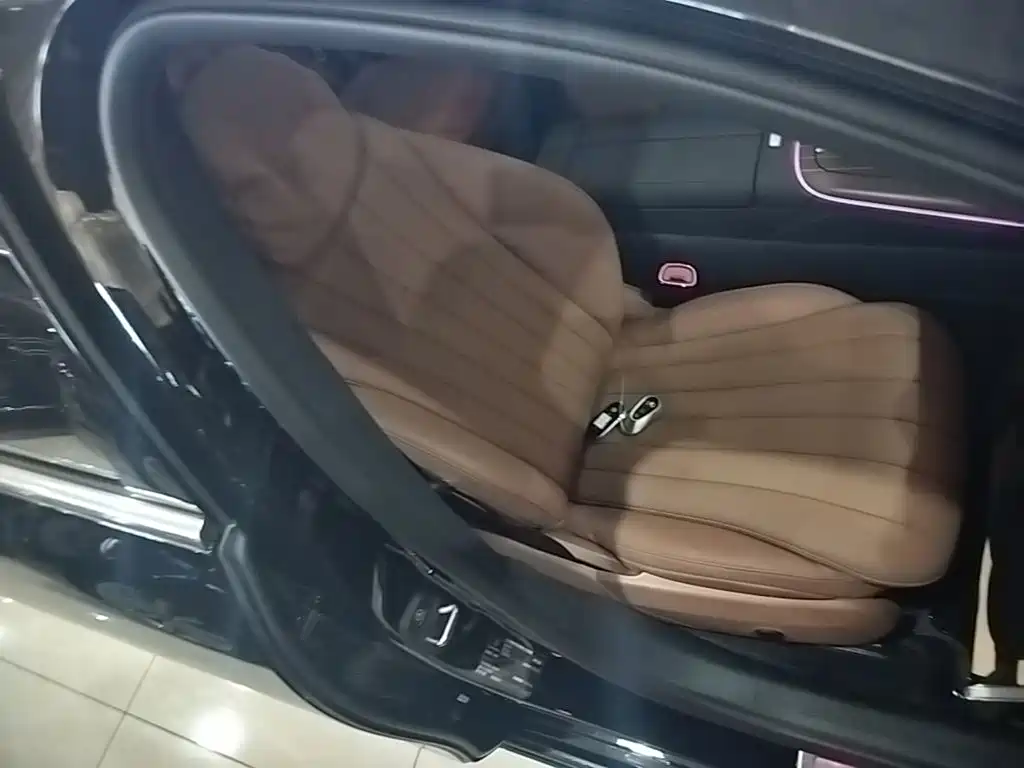 Mercedes-Benz E-Class — миниатюра 25