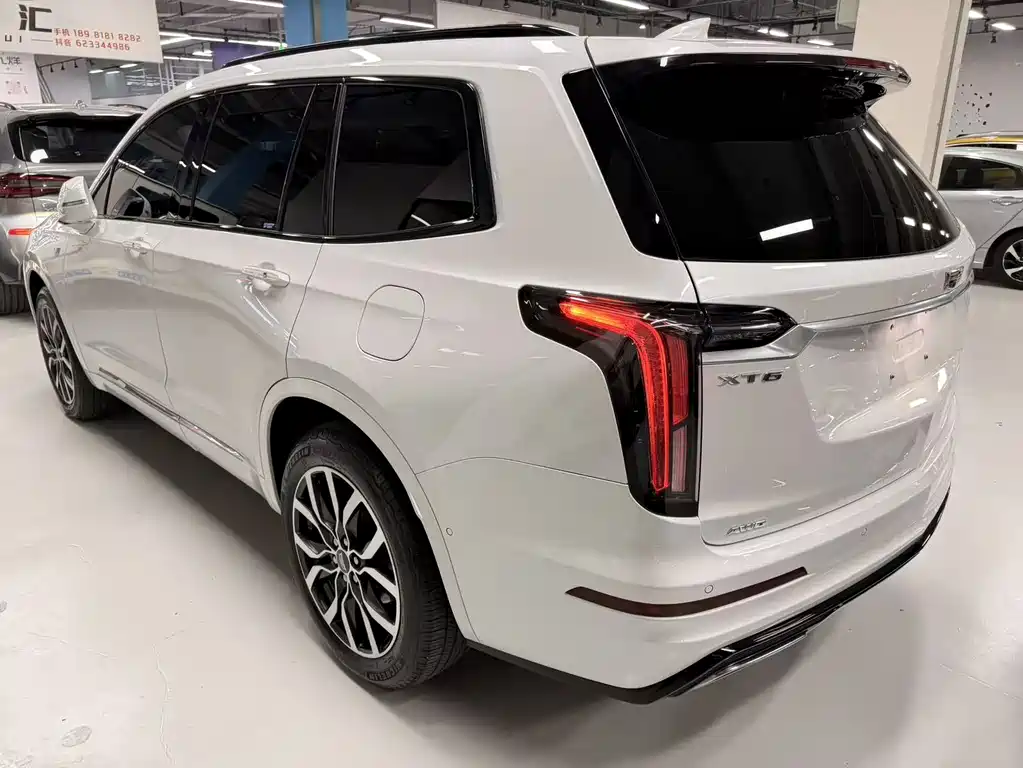 CADILLAC XT6