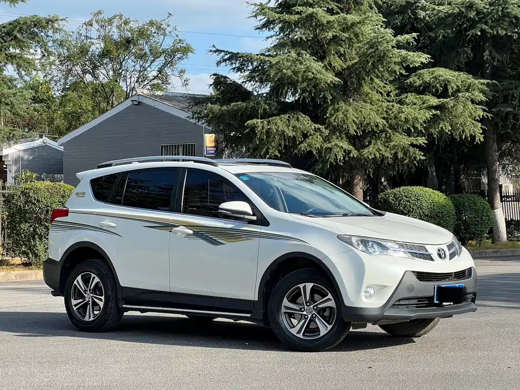 Toyota RAV4 — миниатюра 3