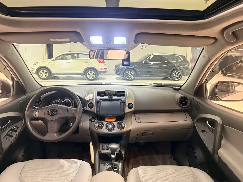 Toyota RAV4 — миниатюра 12