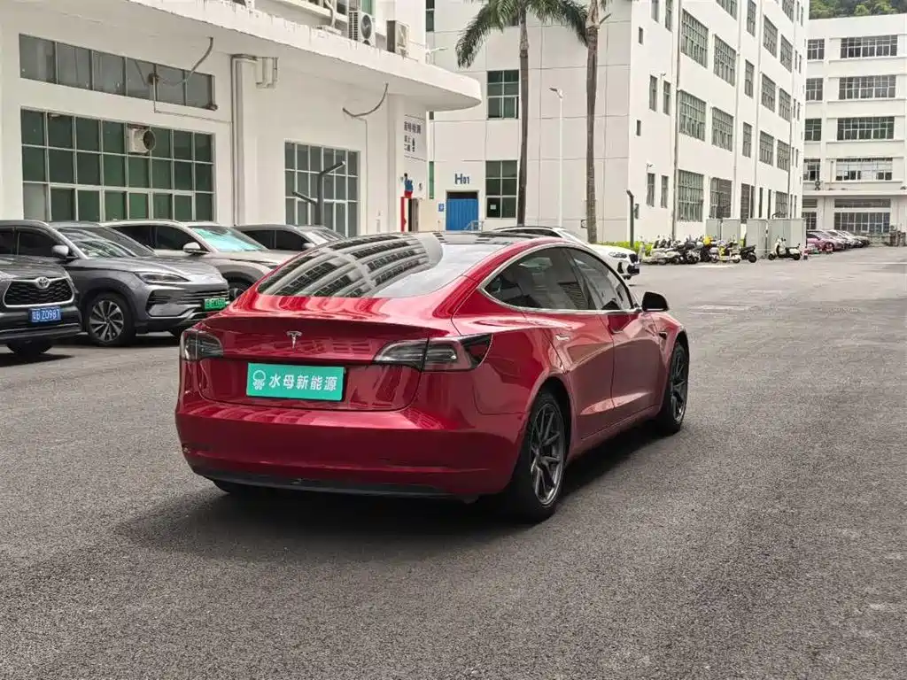 Tesla Model 3 — миниатюра 11