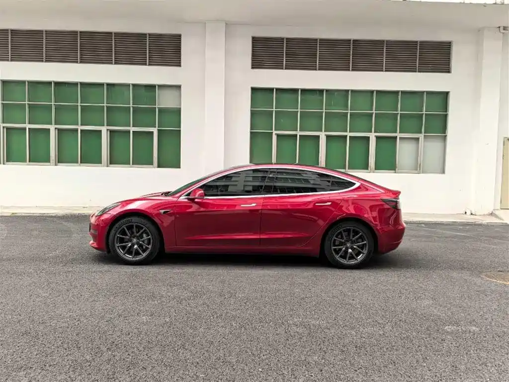 Tesla Model 3 — миниатюра 12