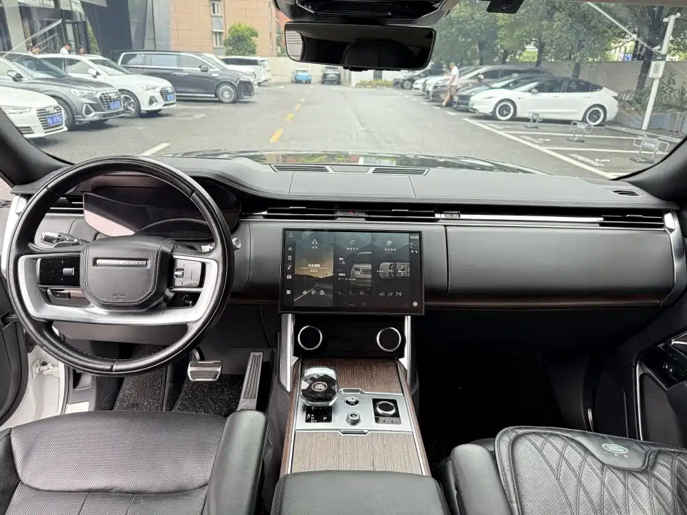 Land Rover Range Rover — миниатюра 17