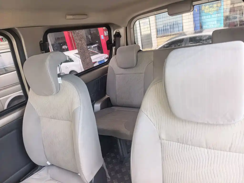 Wuling Rongguang V — миниатюра 5