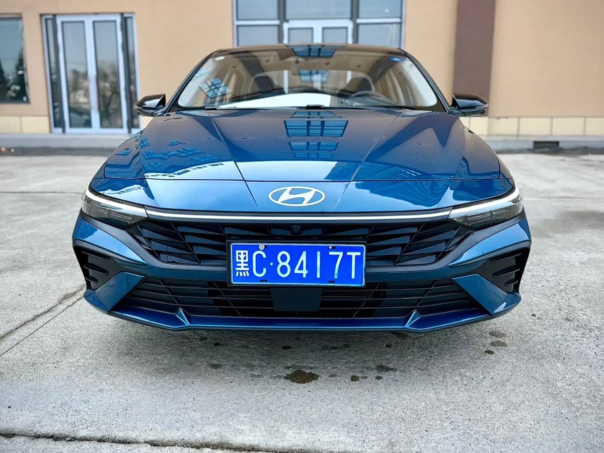 Hyundai Elantra 1.5 л 2023 г. Голубой, пробег 13000 км