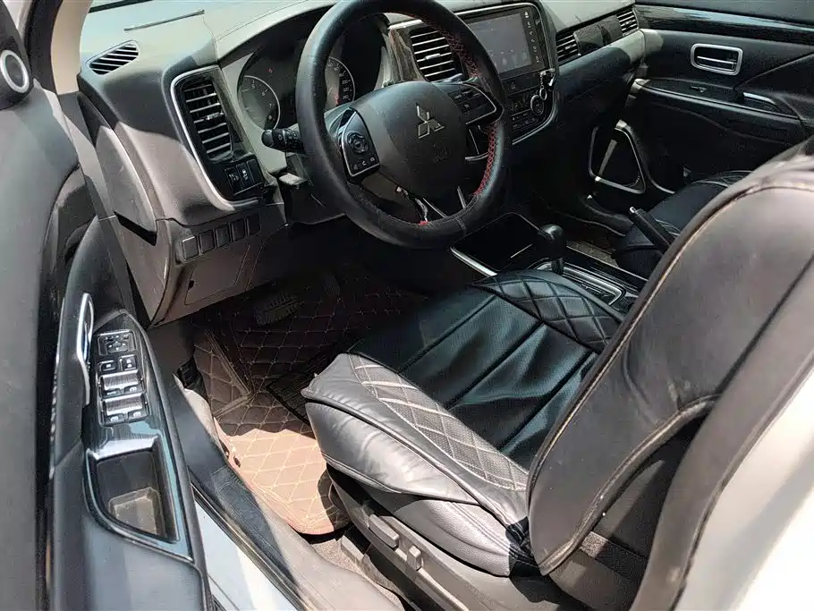 Mitsubishi Outlander 2017 2.0L 5 мест
