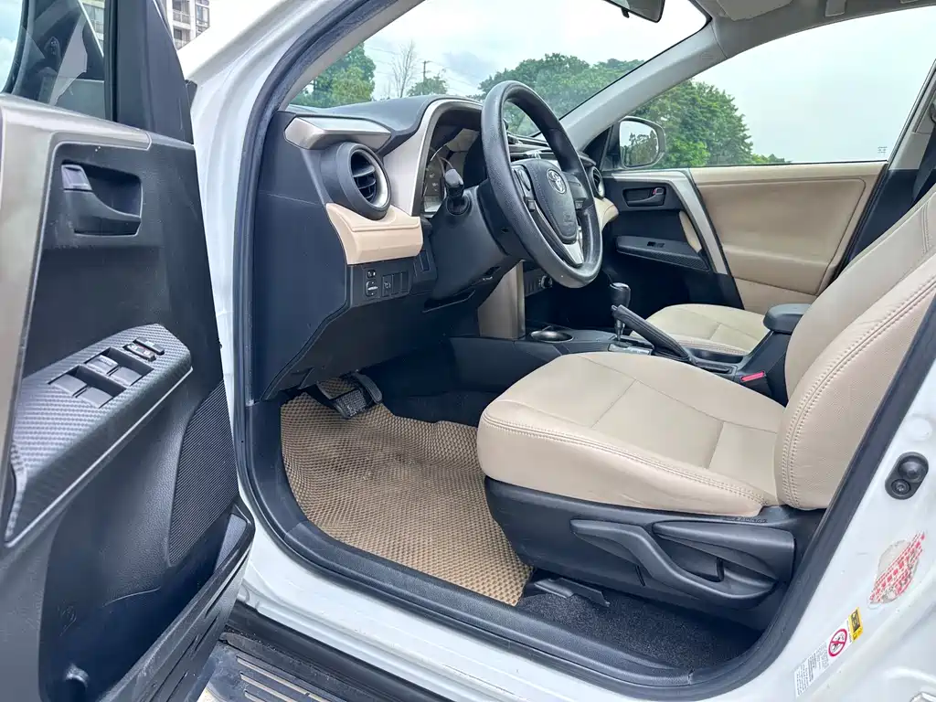 Toyota RAV4 — миниатюра 9
