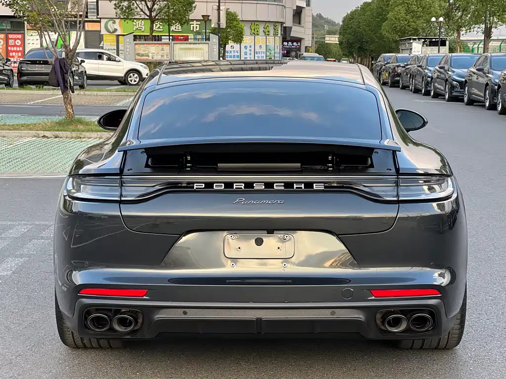 PORSCHE PANAMERA