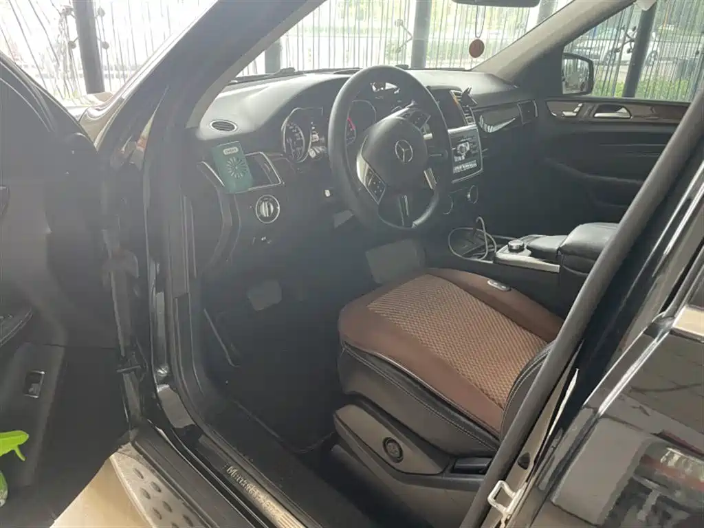 Mercedes-Benz M-Class — миниатюра 6