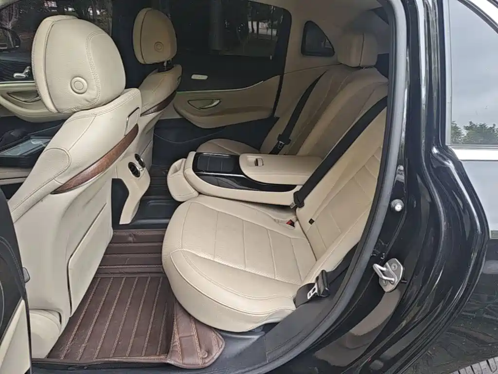 Mercedes-Benz E-Class — миниатюра 17