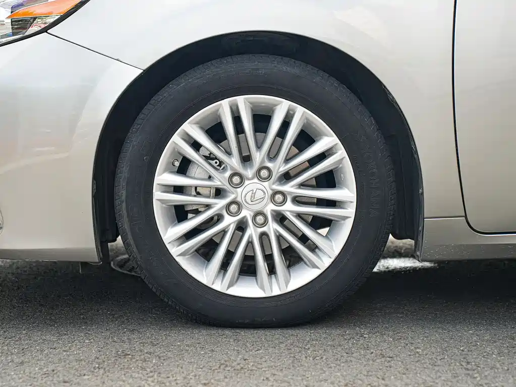 Lexus ES — миниатюра 8