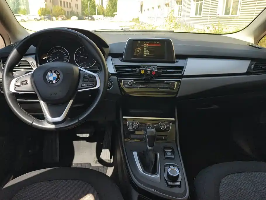 BMW 2 Series Active Tourer — миниатюра 12