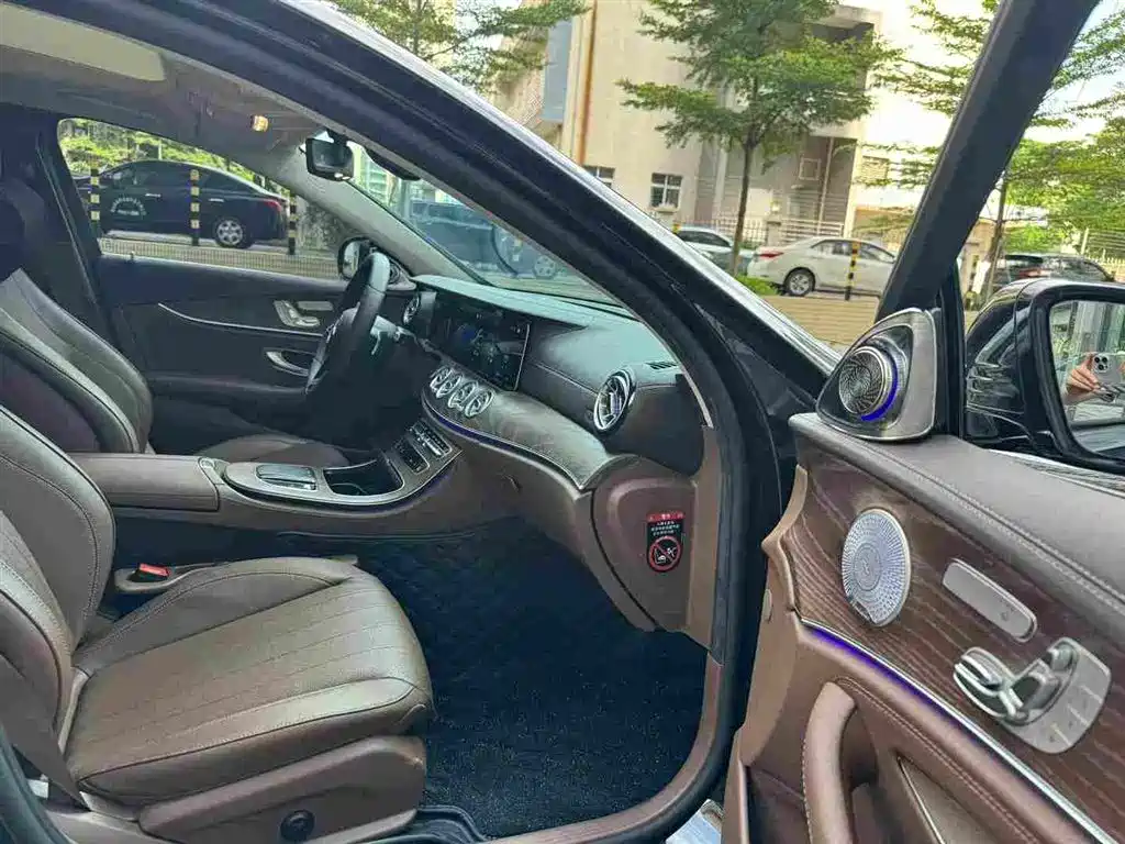 Mercedes-Benz E-Class — миниатюра 8