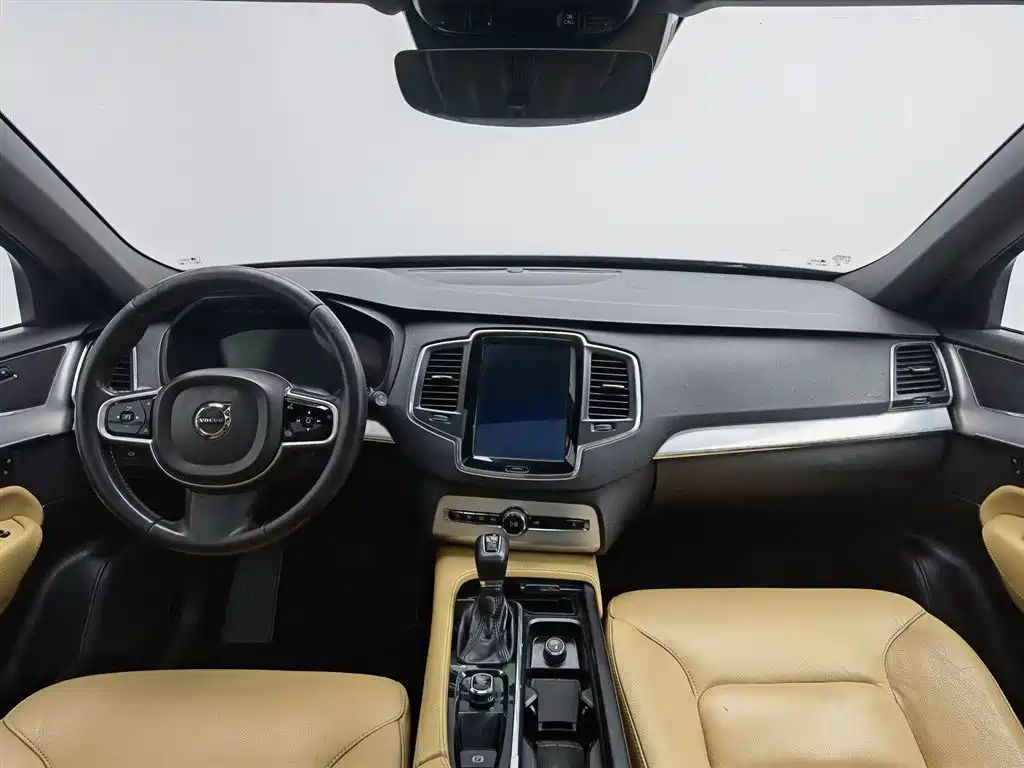 Volvo XC90 2018 T5 7 мест