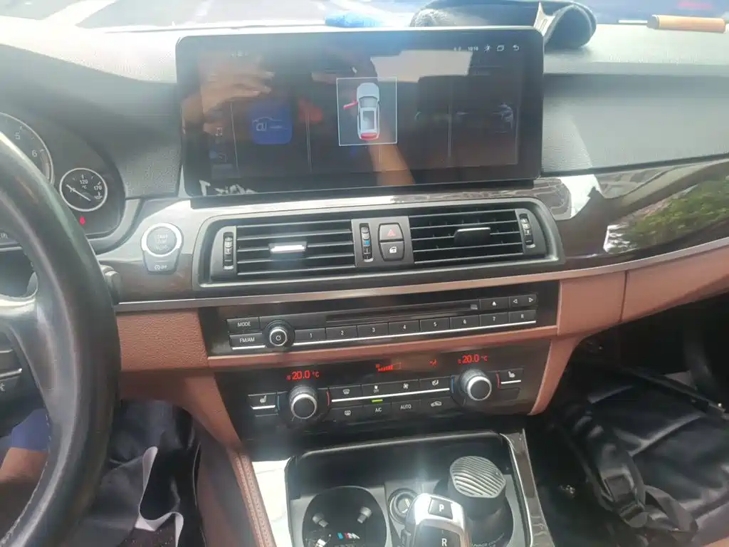 BMW 5 Series — миниатюра 9