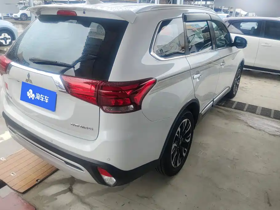 Mitsubishi Outlander — миниатюра 3