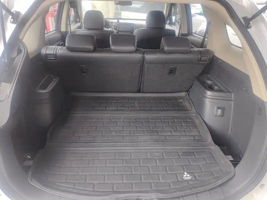 Mitsubishi Outlander — миниатюра 4