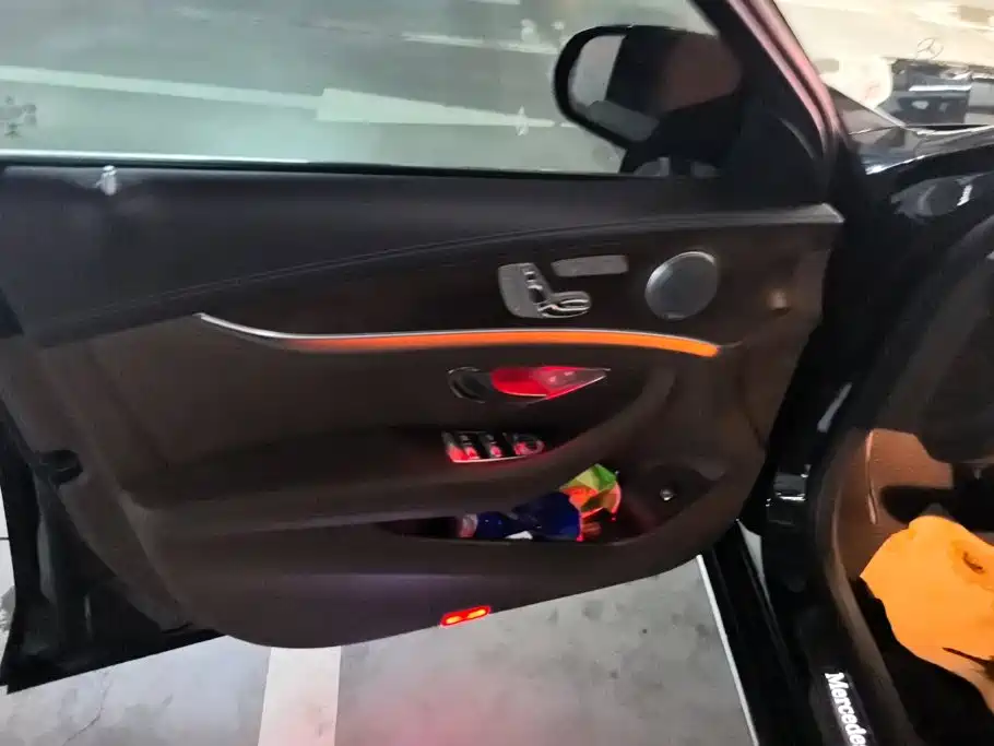 Mercedes-Benz E-Class — миниатюра 7