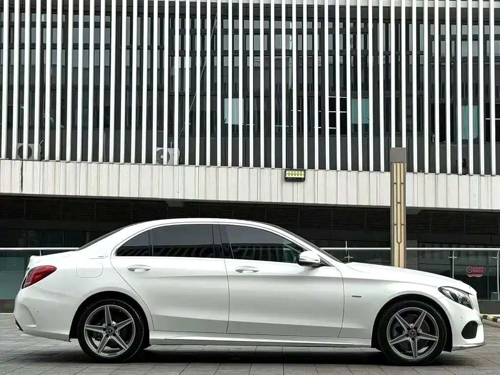 Mercedes-Benz C-Class — миниатюра 5