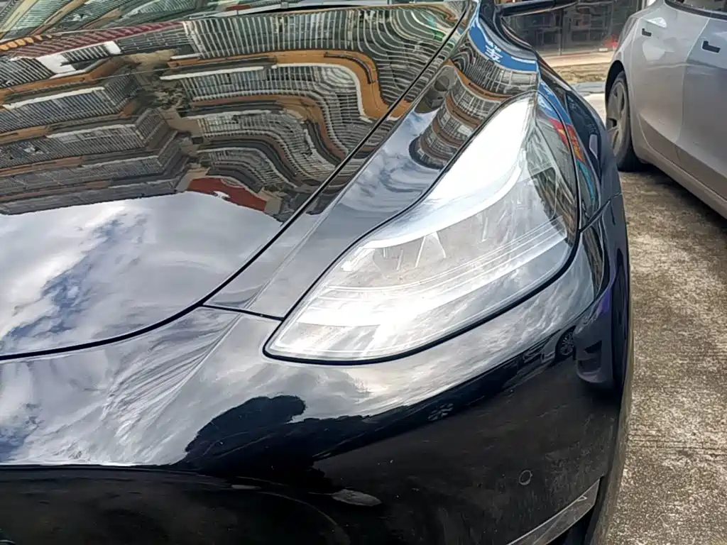 Tesla Model Y — миниатюра 24