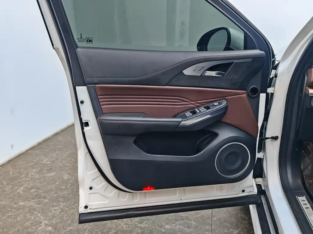 Wey Wey VV5 — миниатюра 18