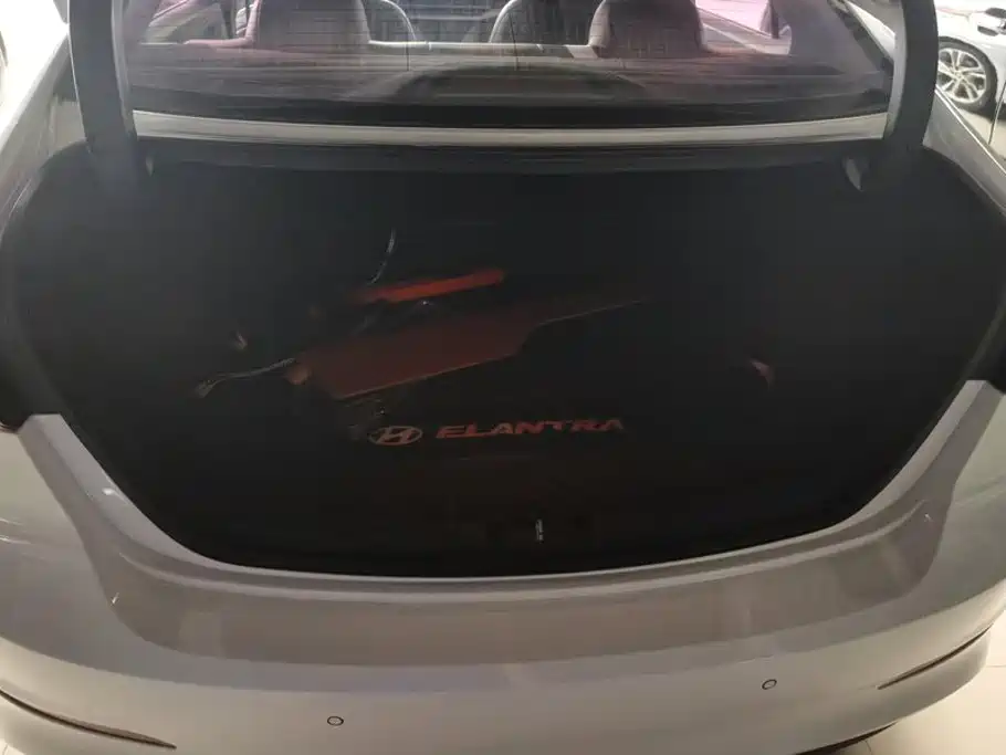 Hyundai Elantra — миниатюра 4