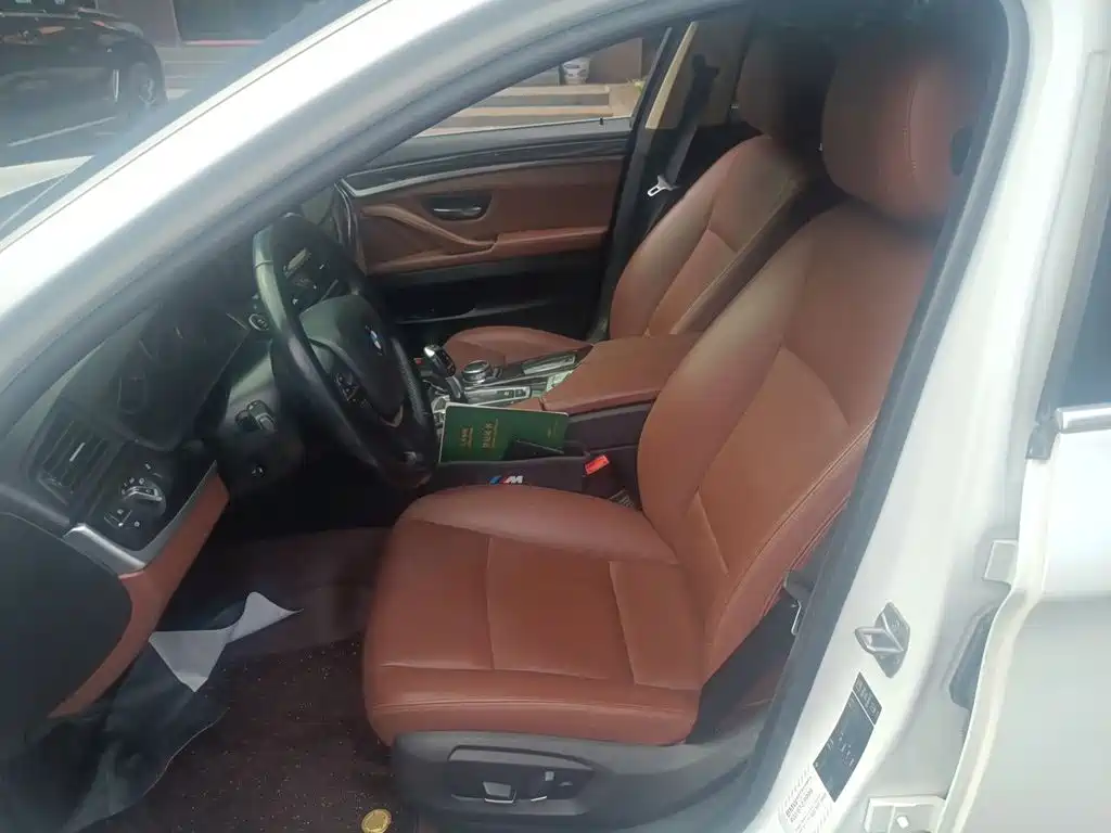 BMW 5 Series — миниатюра 11