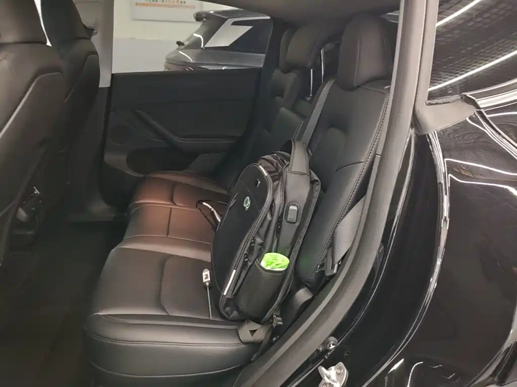 Tesla Model Y — миниатюра 17