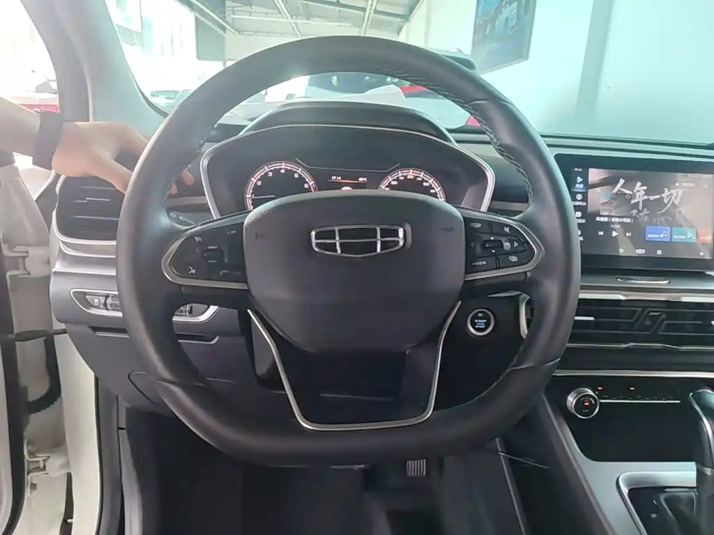 Geely Binyue — миниатюра 11
