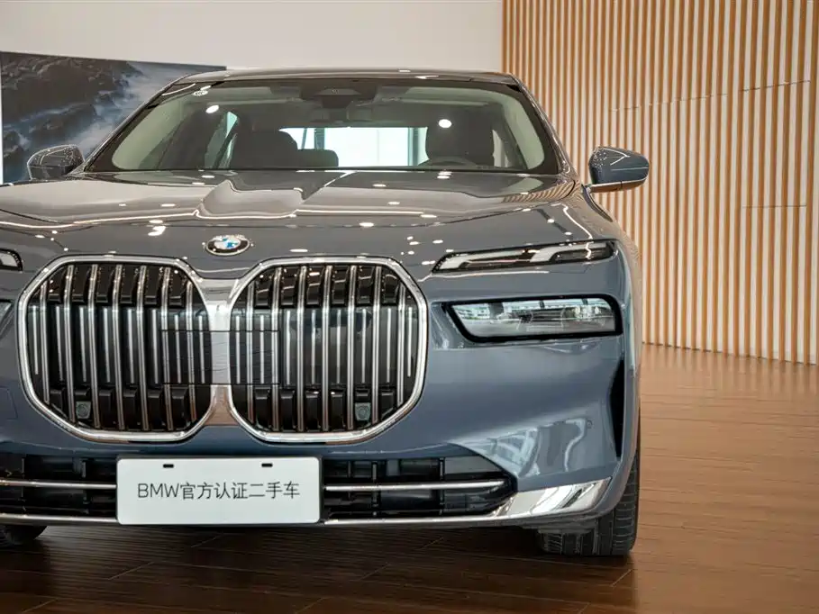 BMW 7 Series — миниатюра 9