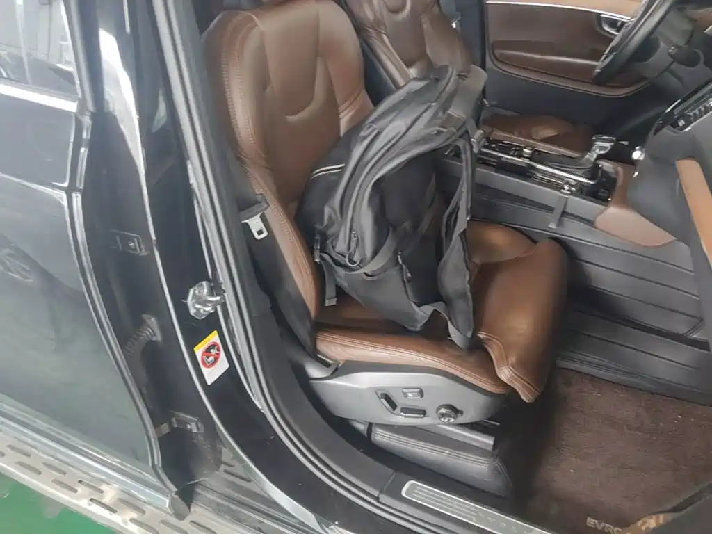 Volvo XC90 — миниатюра 25