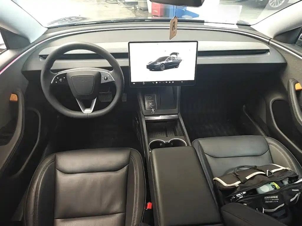 Tesla Model 3 — миниатюра 10