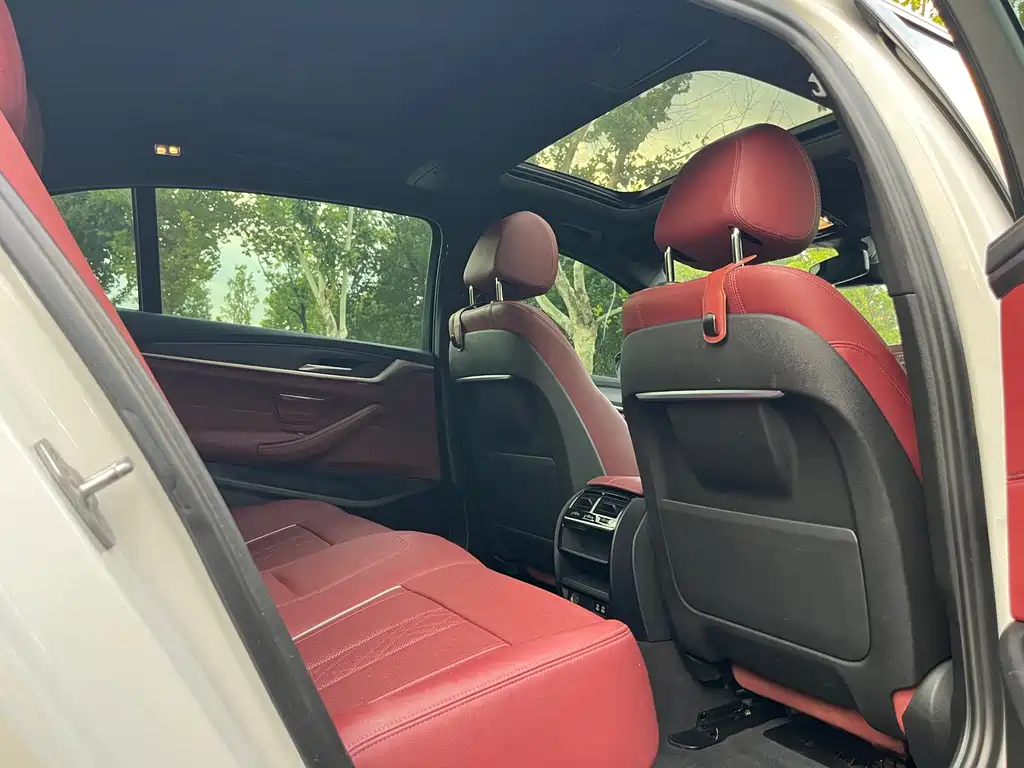 BMW 5 Series New Energy — миниатюра 12