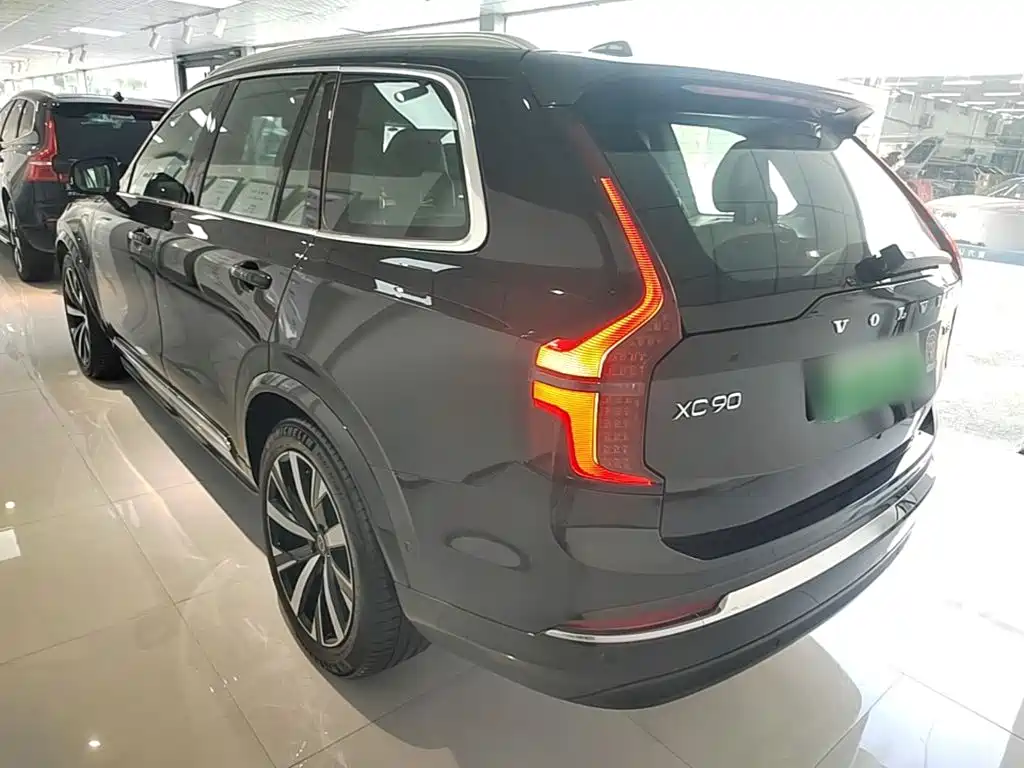 Volvo XC90 PHEV — миниатюра 5