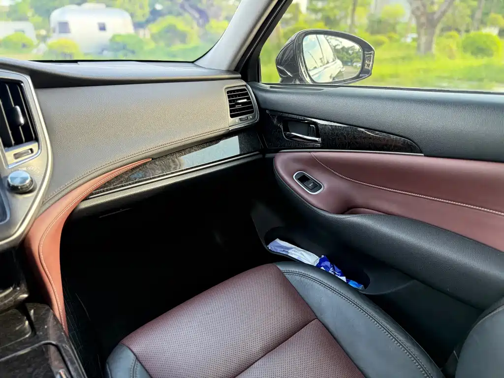 Toyota Crown — миниатюра 15