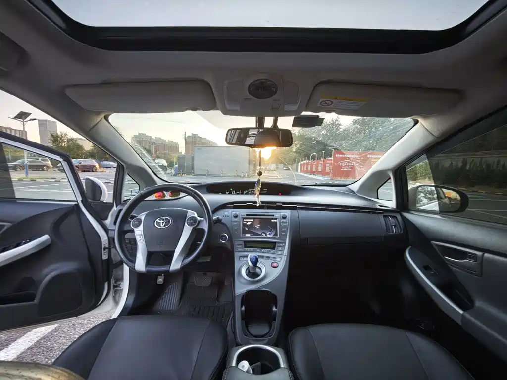 Toyota Prius — миниатюра 6