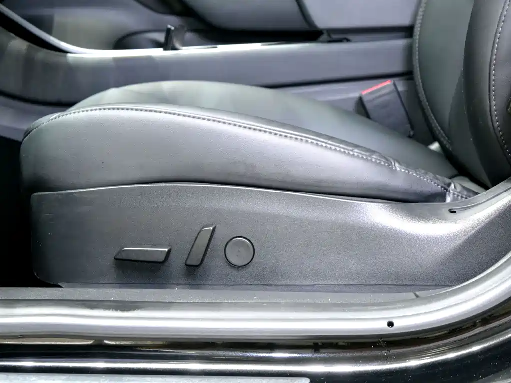 Tesla Model 3 — миниатюра 18